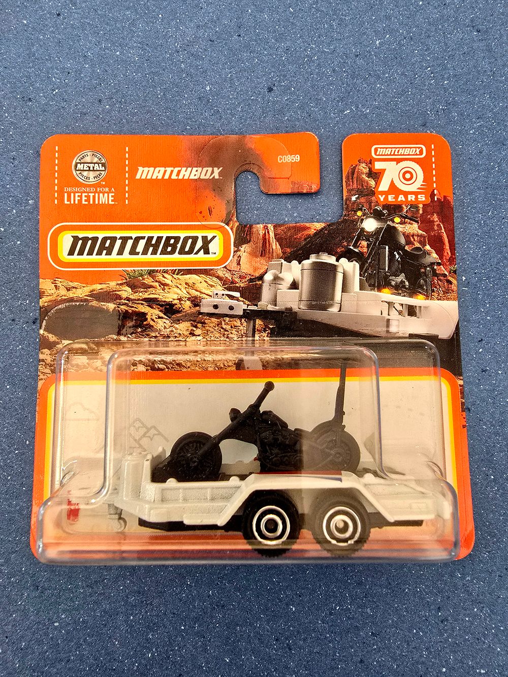 New original MatchBox car in sealed packaging. The dimensions of the case are 11X11 cm.