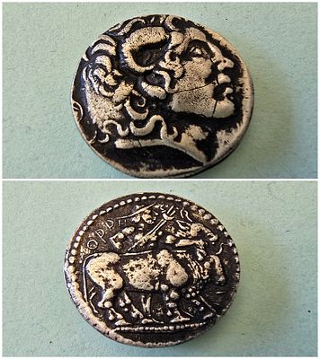 מטבע רומי/ יווני באיכות מדהימה. קוטר 30 מ"מ. 
משקל 21.7 גר'. 
לא ידוע מקוריות - נימכר כרפליקה. 