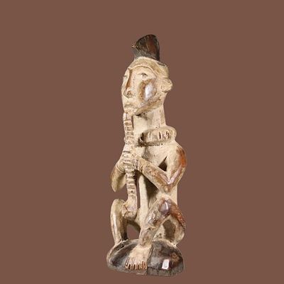 African figure from the Idoma, Nigeria.. African small 28 cm figure from the Idoma, Nigeria. 