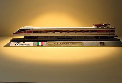 Italian train locomotive manufactured by Fiat from 1984, manufactured by Delfredo Japan. A 
