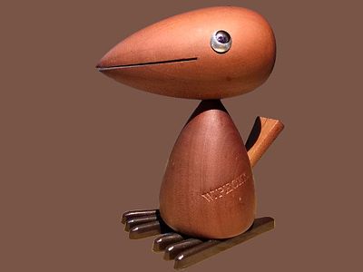 Vintage wooden Bird figurine from the "Royal Pet" series by the Japanese company Senshukai.. Hei 