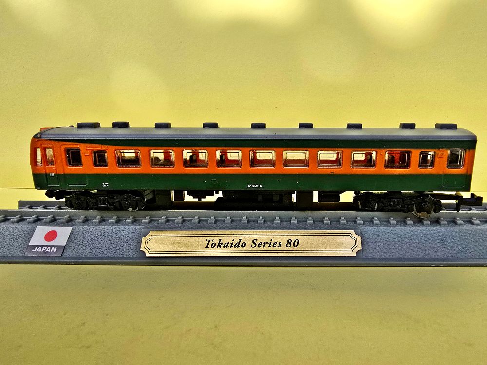 קרון רכבת יפני משנת 1986 תוצרת חברת דלפרדו יפן. פריט אספנות מבוקש ונדיר - המסילה מפלסטיק, הקטר 