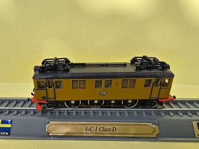 קטר רכבת שוודי משנת 1966 תוצרת חברת דלפרדו יפן. פריט אספנות מבוקש ונדיר - המסילה מפלסטיק, הקטר 