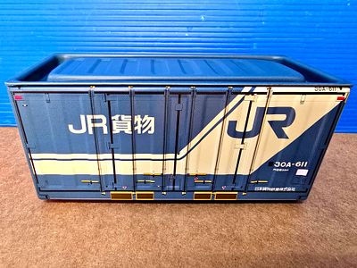 מכולת רכבת מטען מיניאטורית ממתכת של חברת JR Freight, חברת הובלת המטענים הדומיננטית ביפן. . המכולה 