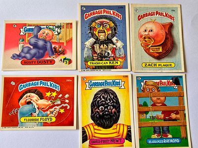 חבורת הזבל - קלפי וינטג' מקוריים אמריקאים משנת 1986. חלקם נדירים ומבוקשים מאוד. 
במצב שמור 