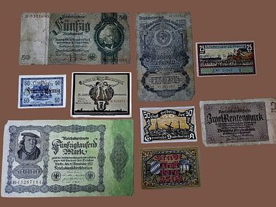 A collection of historic German banknotes from the inflationary period of the early 1900s. Bankn 