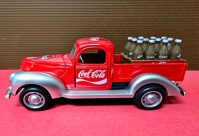 Vintage pickup truck carrying Coca-Cola crates. Unique and rare item. 
Made of metal. 
Length 14 cm.