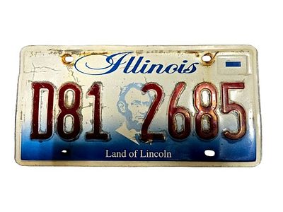 An original vintage metal license plate from the state of Illinois in the USA, featuring the 
