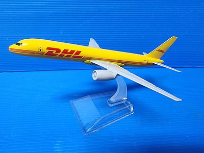 Collectible model of a Boeing 757-200 cargo plane in DHL colors.
- High-quality metal model. Qua 