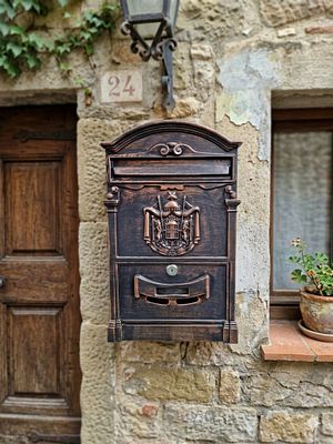 Antique-style mailbox "like it used to be" made of metal with a bronze-tone finish. Includes a 