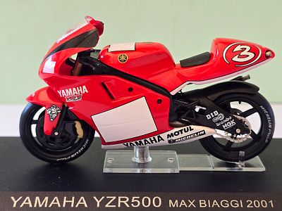 A collectible model of a Yamaha YZR500 motorcycle in 1:24 scale, representing the motorcycle 