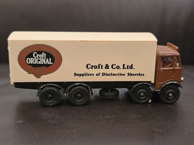 A collectible metal truck model made by EFE (Exclusive First Editions) in 1:76 scale. The 