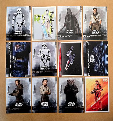 אוסף קלפי אספנות מסדרת Topps Star Wars: The Rise of Skywalker Series. הקלפים מציגים דמויות 