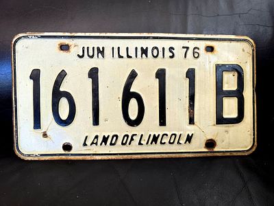 Original vintage metal license plate from the state of Illinois from 1976. Average dimensions: 