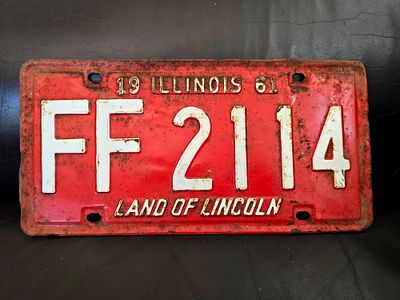 Original vintage metal license plate from 1961 from the state of Illinois, USA, . Average 