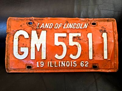 Original vintage metal license plate from 1962 from the state of Illinois, USA. Average 