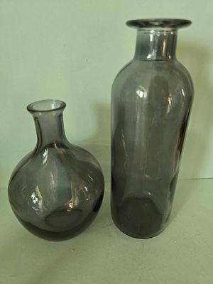 Pair of glass vases in a smoky gray shade. Average height 10 to 15 cm.
