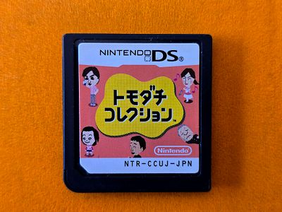 Game cartridge for the Nintendo DS console titled Tomodachi Collection (Japanese: トモダチコロスクアンド). 