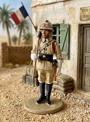 The rare series - a metal figurine of a French firefighter from 1943, signed, made by Del Prado 
