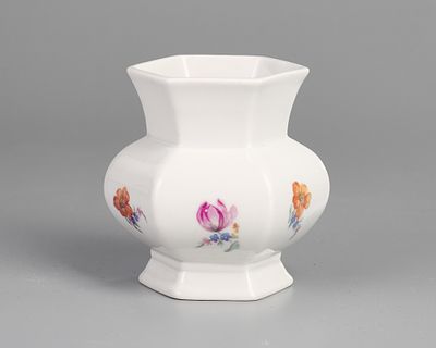 Вазочка "Букетики". Фарфор, деколь, h-8,5 см., СССР, Дмитровский фарфоровый завод в Вербилках 