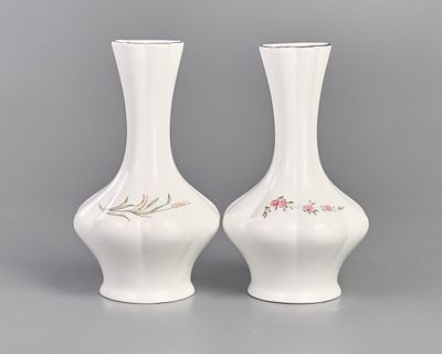 Вазочки парные "Полевые цветы" (2 шт.). Фарфор, деколь, h-14,5 см., Болгария, 20 век. 