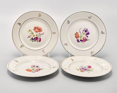 Тарелки закусочные "Букеты цветов" (4 шт.). Фарфор, деколь, разделка золотом, d-20 см., СССР 