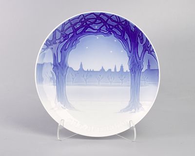 Тарелка декоративная настенная "Рождество". Фарфор, рельеф, роспись подглазурная, d-18 см. 