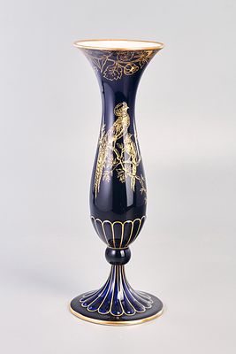 Ваза "Золотые фазаны". Фарфор, разделка золотом, крытье кобальтом, h-31,5 см., d-11,5 см. (низ) 