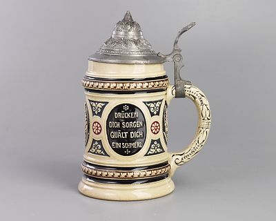 Кружка пивная с крышкой "Хмель и колосья в медальоне". Керамика, цветные глазури, металл 