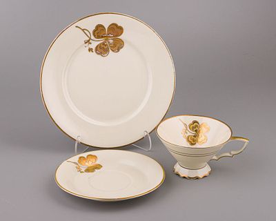 Чайная тройка "Клевер". Фарфор, разделка золотом, h-6 см., d-14,9 см. (блюдце), d-19,8 см. 