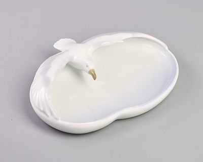 Лоток "Чайка". Фарфор, роспись, 18х13 см., Зап. Европа, сер. 20 века. 
Сохранность: следы бытования.