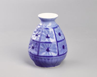 Вазочка "Ромашки". Мягкий фарфор, крытье кобальтом, h-14 см., СССР, Кунгурский ЗХИ, 1960-е гг. 