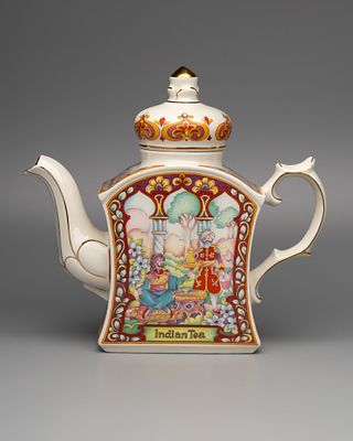 Чайник с крышкой "Чайная церемония" ("Indian Tea"). Фарфор, деколь, позолота, h-19,5 см., Англия 