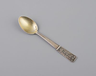 Ложка чайная "Виноград с колокольчиками". Серебро 875, вес - 28,98 гр., l-14 см., с рельефом на 