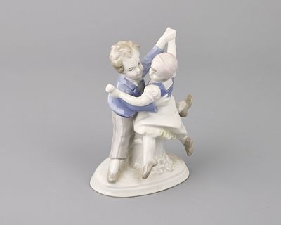 Фигура "Танцующая пара". фарфор, роспись, h-13 cм., Германия, "Lippelsdorf" ("Липпельрсдорф") 