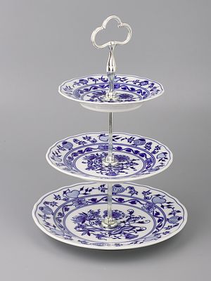 Горка для фруктов "Синий лук". Фарфор, деколь кобальтом, металл, h- 34,5, d-24,5; 19,5; 16 см. 