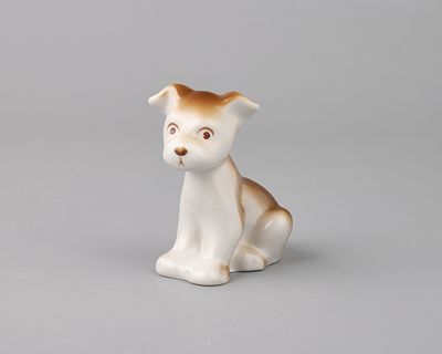 Фигура "Щенок". Фарфор, роспись, h-8.3 см., СССР, Полонский фарфоровый завод, 1970-е гг. 