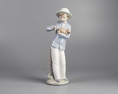 Фигура "Мальчик со щенком". Фарфор, роспись подглазурная, h-25,5 см., Испания, "NAO" (Lladro) 