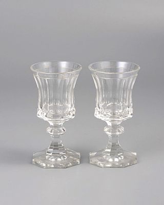 Бокалы для вина (2 шт.). Бесцветное стекло, выдувание, гранение, шлифовка, полировка, h-12,5 см. 