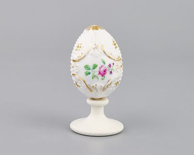 Яйцо пасхальное "Роза". Фарфор, роспись, разделка золотом, рельеф, h-7 см., Зап. Европа, 1-ая 