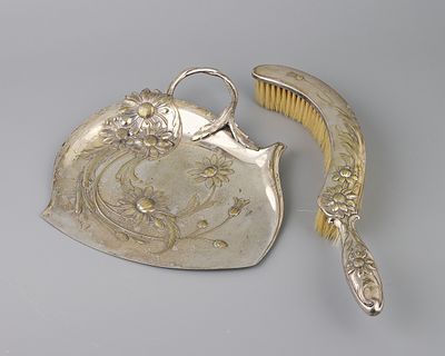 Набор для уборки со стола (совок и щетка) "Ромашки". Металл, серебрение, l-34 см. (щетка), 24 