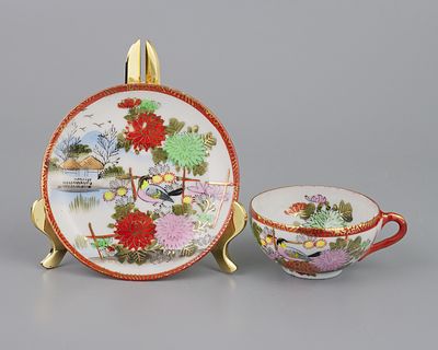 Кофейная пара "Хризантемы". Фарфор, роспись, разделка золотом, h-3,5 см., d-11 см., Япония, сер. 