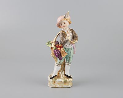 Фигура "Садовник". Бисквит, фарфор, роспись, позолота, h-20 cм., Германия, 2-я пол. 20 века. 