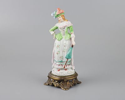 Фигура "Дама с зонтиком". Фарфор, роспись, позолота, бронза, литье, патинирование, h-22,3 см. 