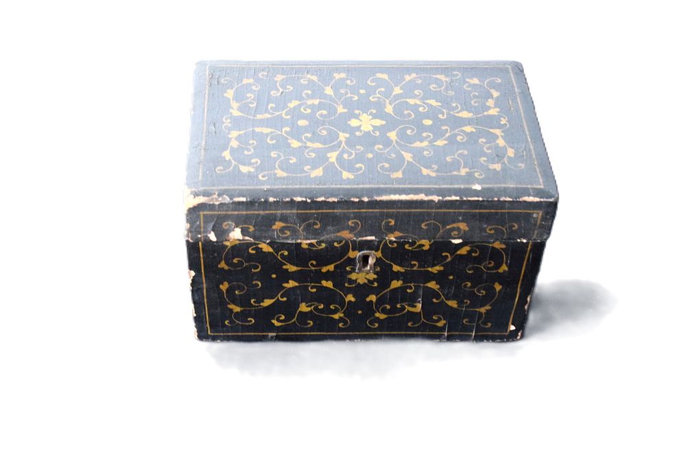 Lot 203: Tea Caddy