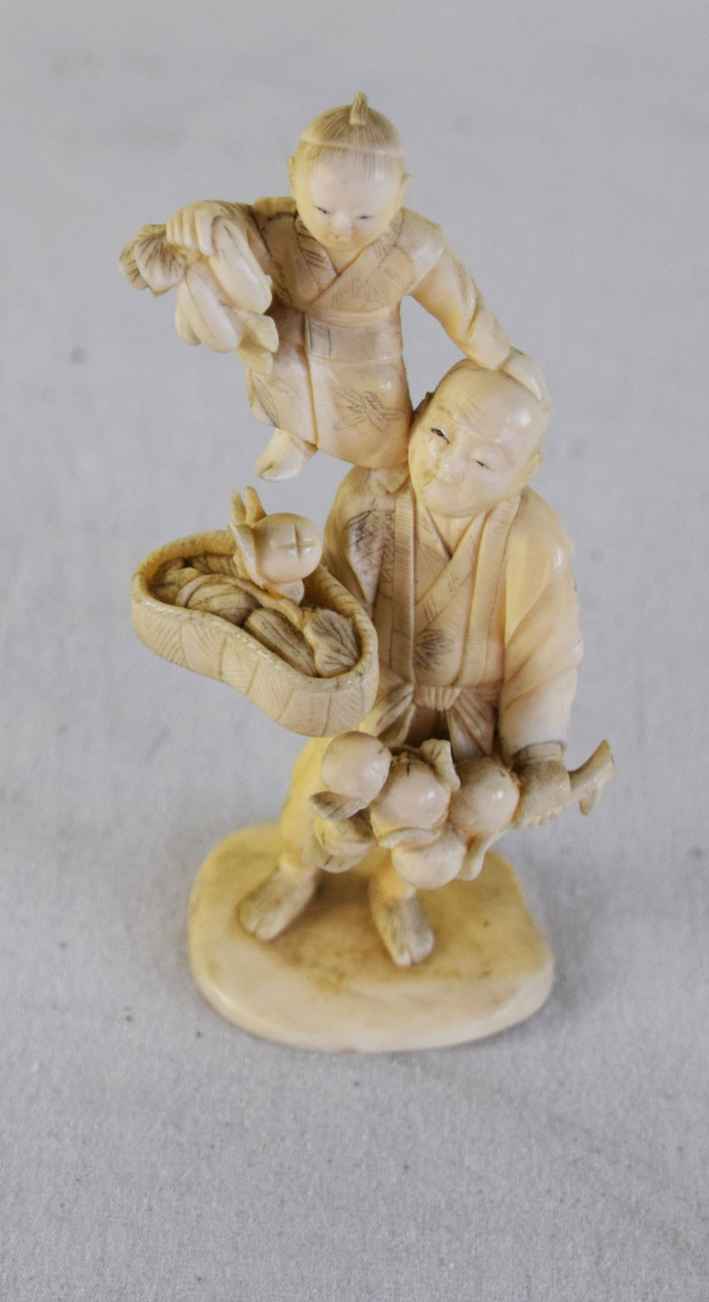 Lot 158: Netsuke Oriental Sculpture