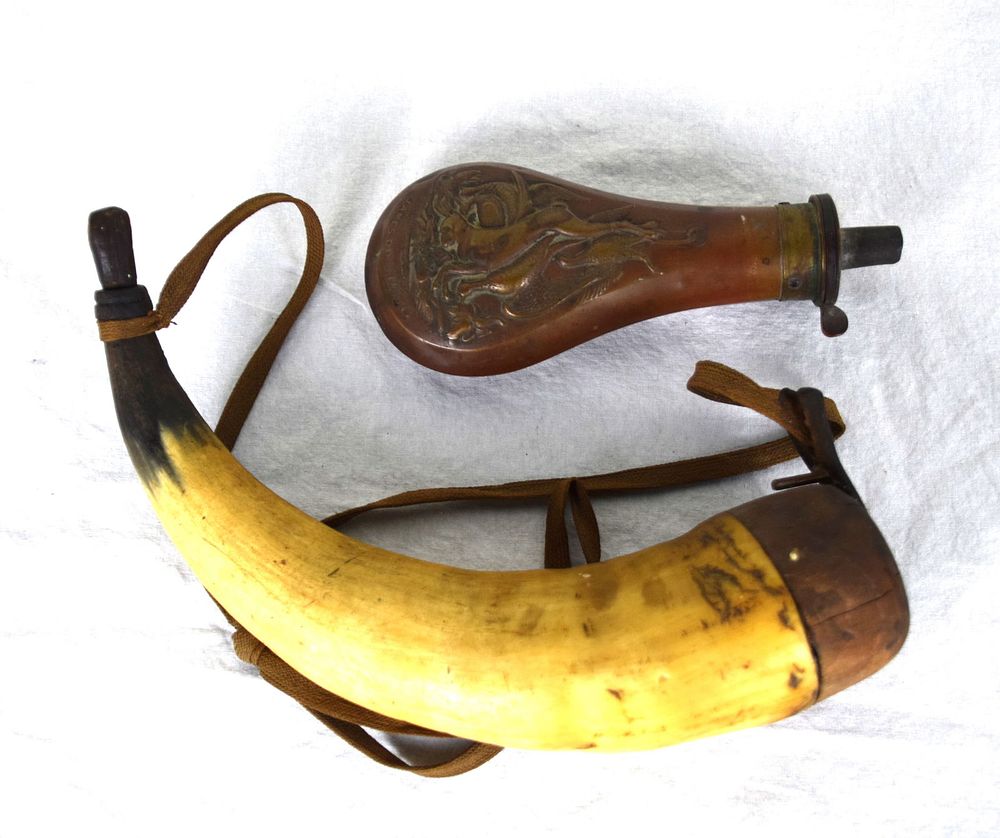 Lot 165: Hunter Powder Horns