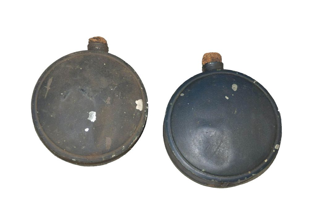 Lot 9: Early 18th Century Canteen