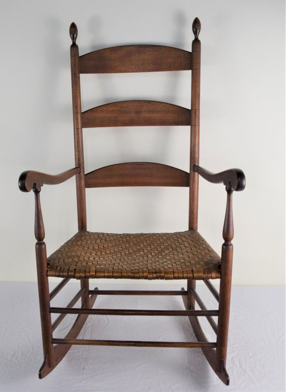 Lot 14: Shaker Rocking Chair