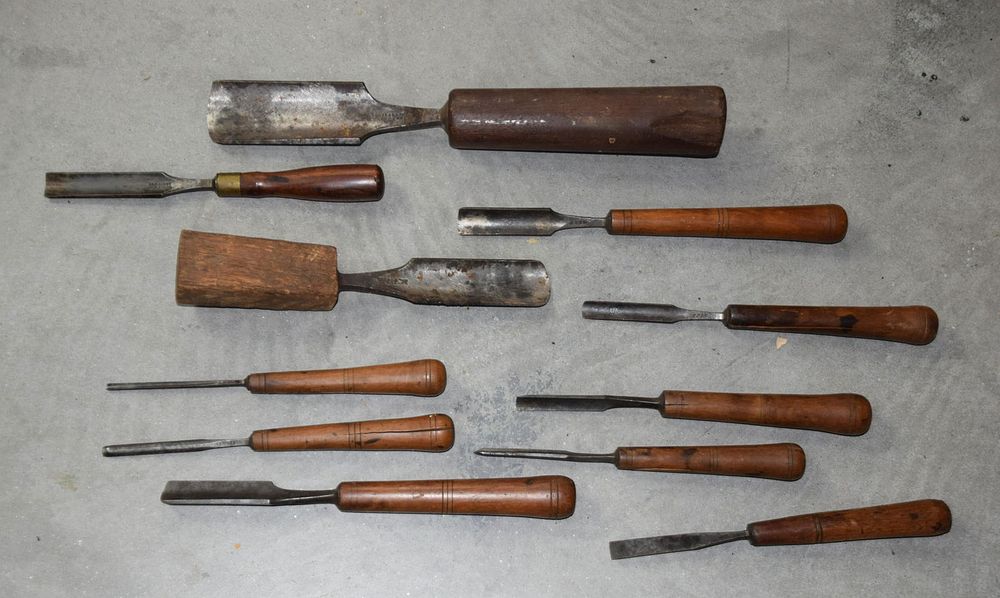 Lot 209: Set of Dunlap Carving Chisels